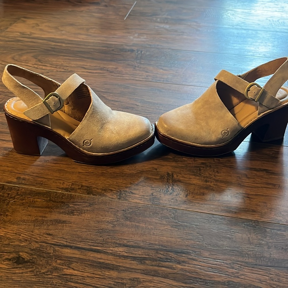 Womens size 9 born clogs